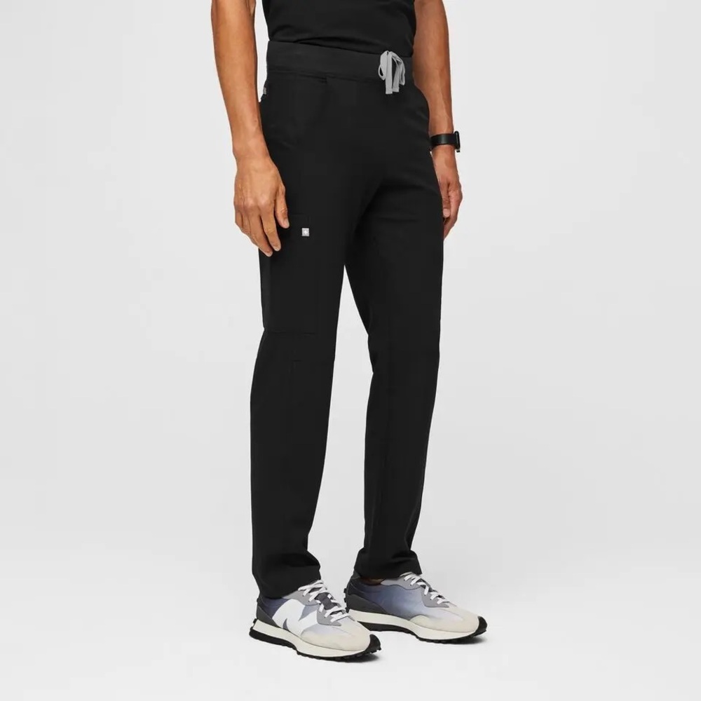 NWT FIGS Men Axim Cargo Scrub Pants™ Black Size M